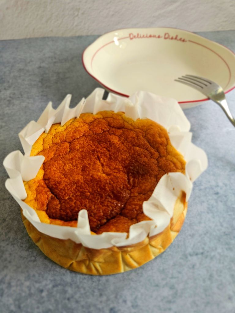 Chilled and ready-to-slice apple Basque cheesecake Cooled cheesecake