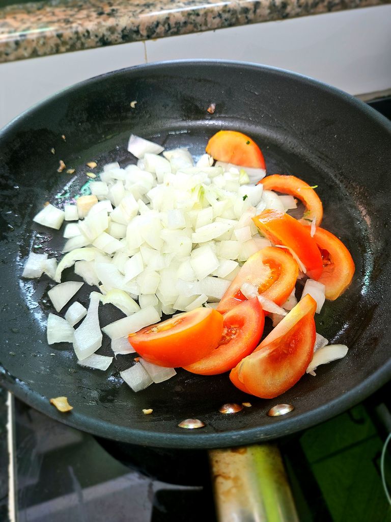 Sautéing onion, garlic, and tomatoes Sautéing vegetables