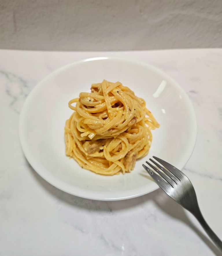 Creamy high protein carbonara with chicken and cottage cheese sauce High Protein Cottage Cheese Carbonara