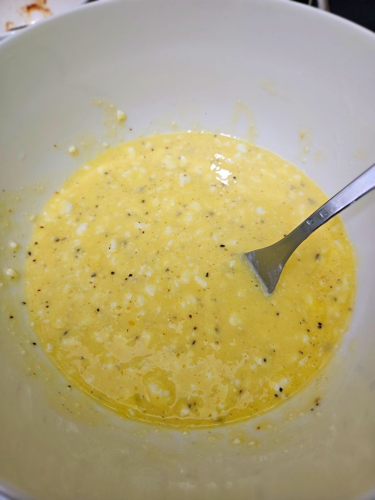 Smooth cottage cheese and egg sauce base Cheese and egg mixture