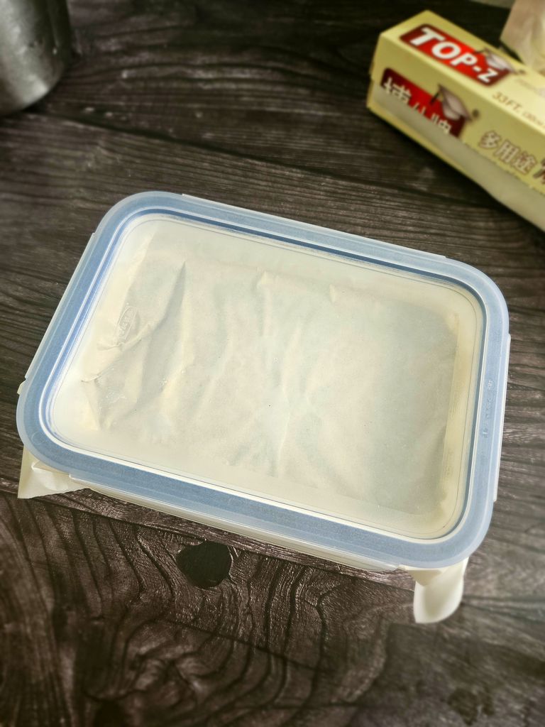 Covering the container before the final freeze Close lid