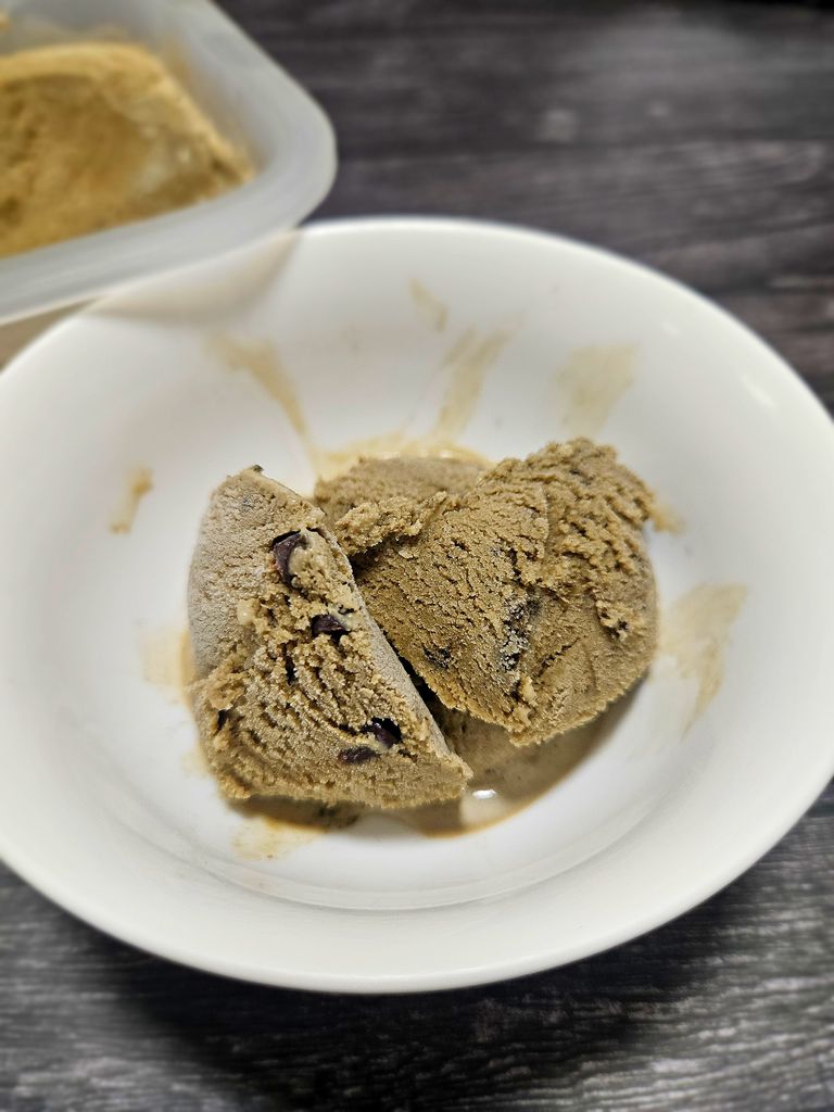 Close-up of the smooth hojicha ice cream texture Result 2