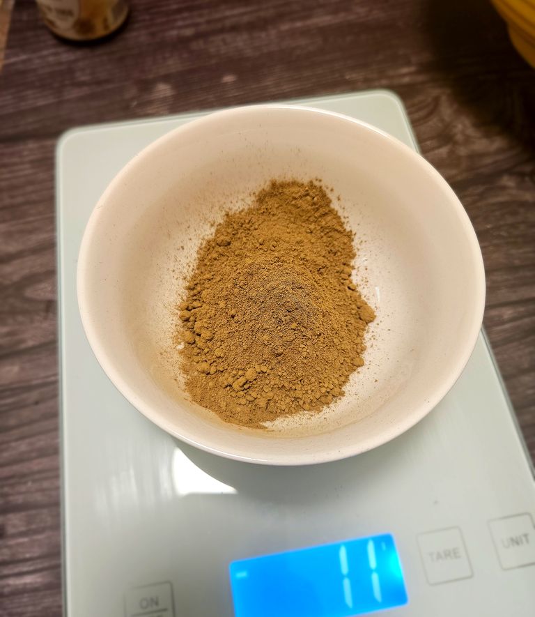 Measuring hojicha powder for the ice cream base Weighing hojicha