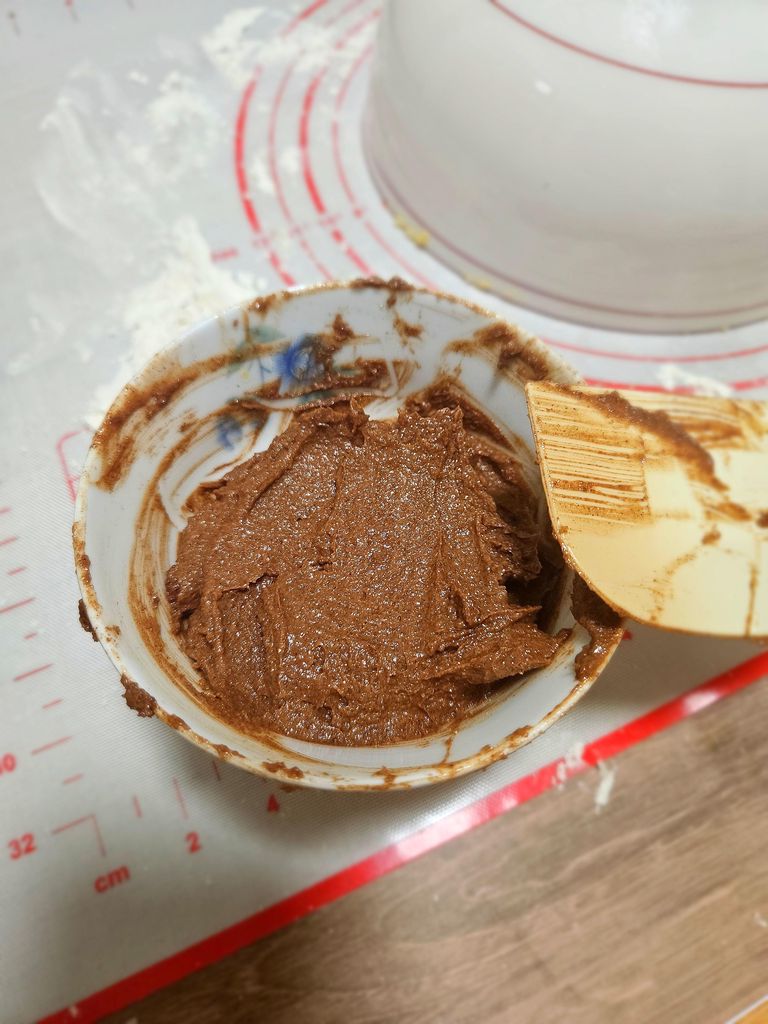 Mixed cinnamon-sugar-butter filling, smooth and spreadable. Mixed cinnamon-sugar-butter filling