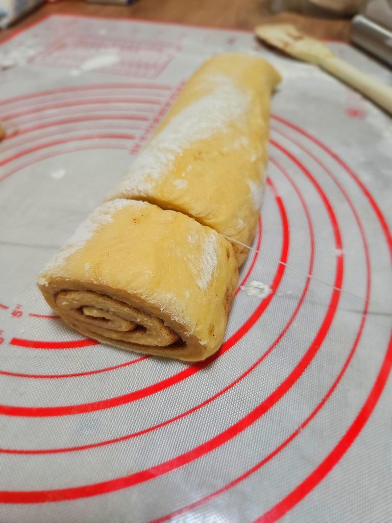Cute looong dough Rolling and slicing