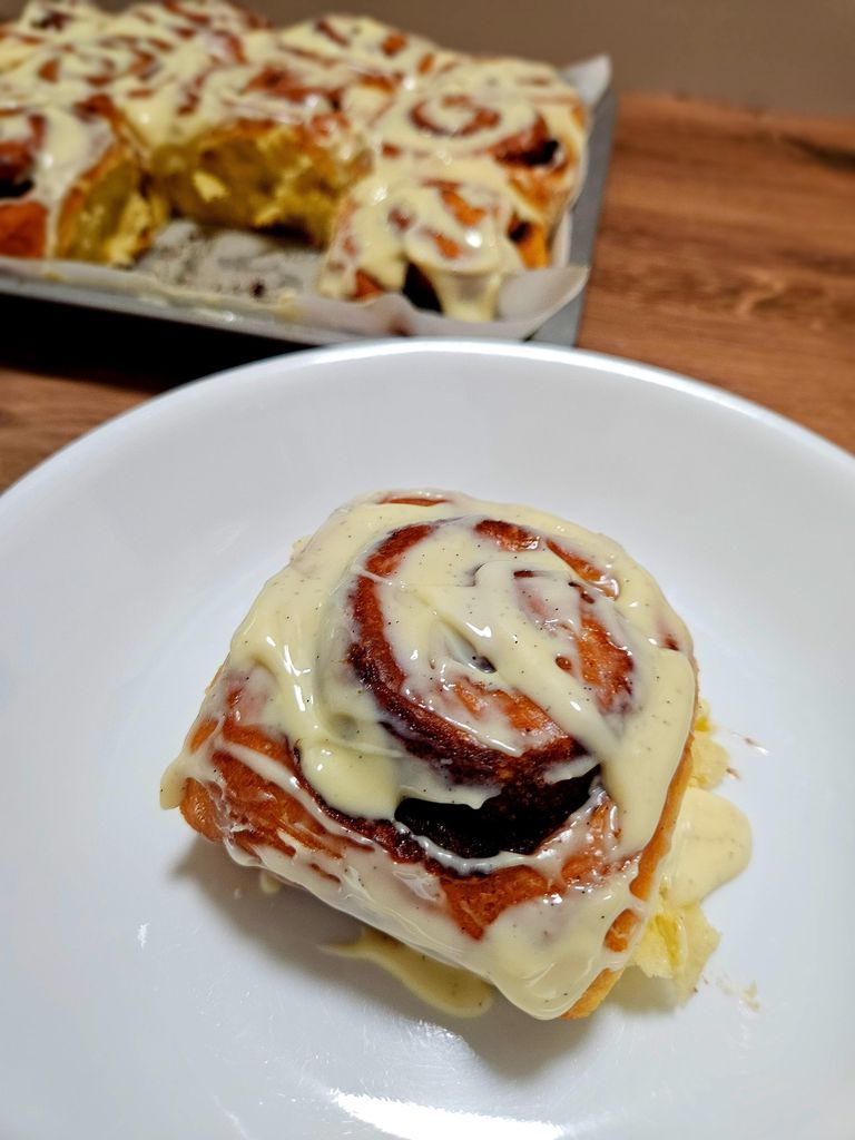 Freshly glazed cinnamon rolls ready to serve.
