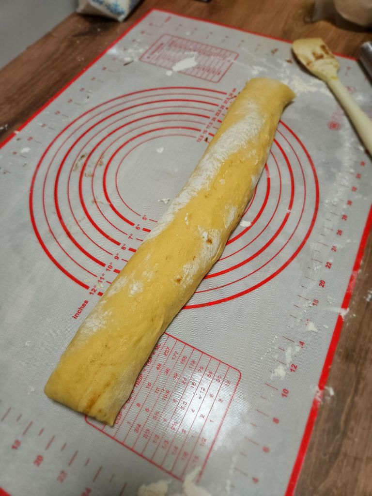 Clean slices for perfect spirals. Rolling and slicing
